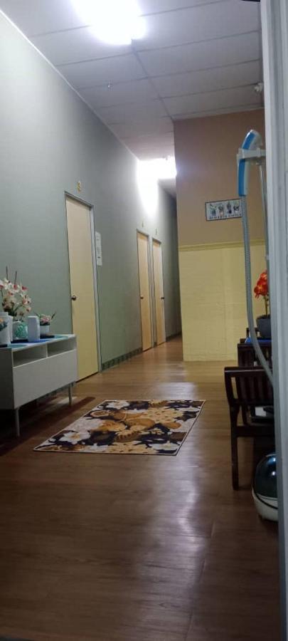 Ny Tropical Backpackers Hostel Desaru Exterior photo